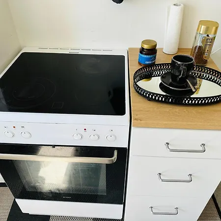 One Bedroom 아파트 *
