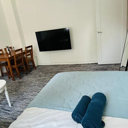 아파트 One Bedroom *
